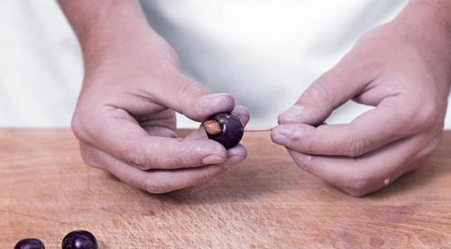 Делаем вишню на коньяке