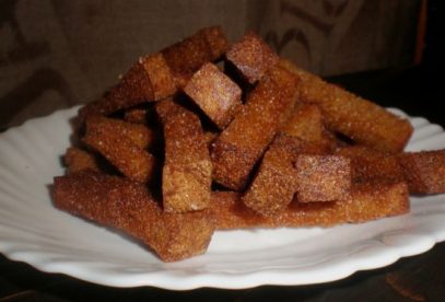 Сухарики с чесноком в духовке