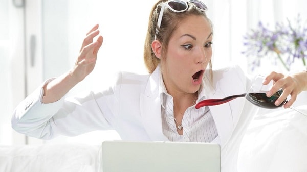 Эффективно отстирываем вино