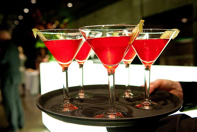 Как приготовить коктейль Космополитен