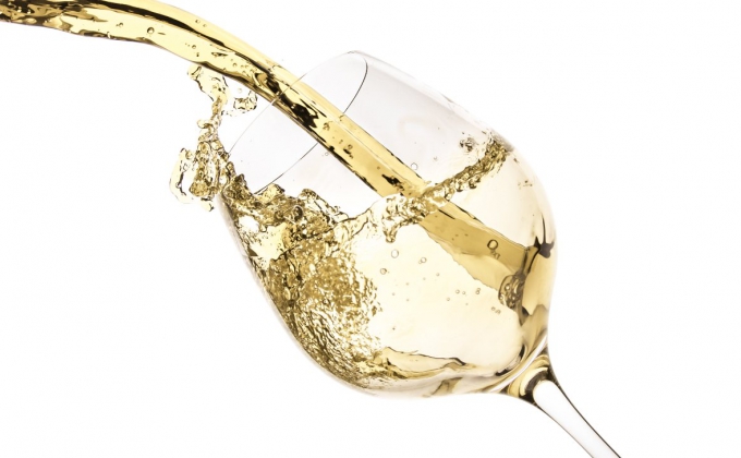 Как разбавлять вино водой