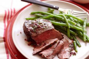 Свинина в соусе из красного вина