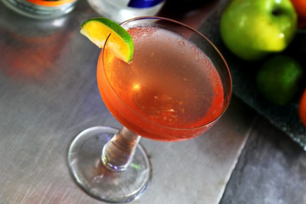 Как приготовить коктейль Космополитен