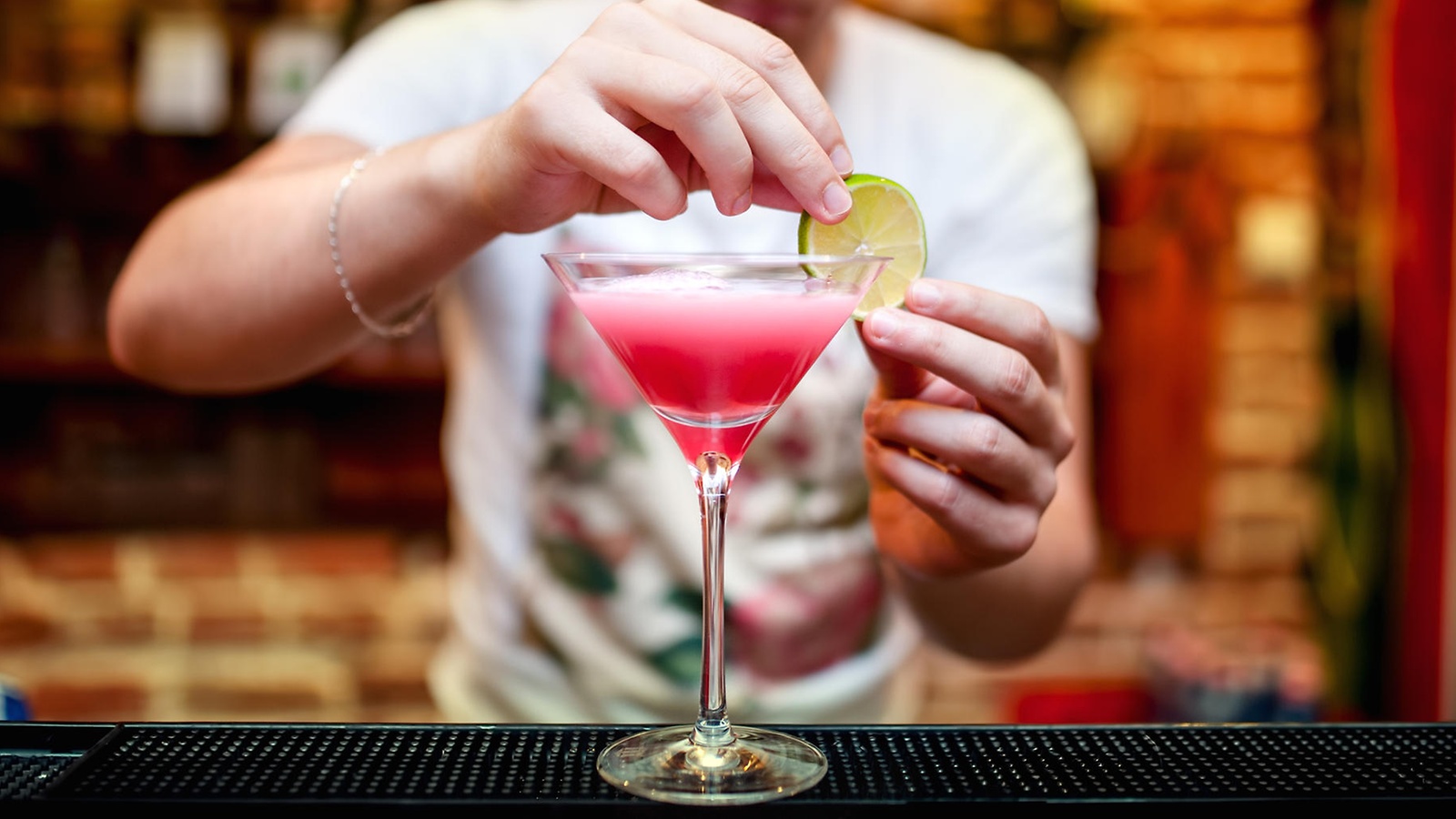 Как приготовить коктейль Космополитен