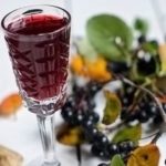 Настойки из красной и черноплодной рябины