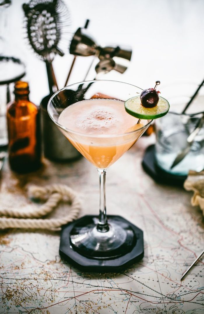 Коктейли с красным и белым вином