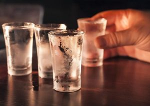 Во сколько лет можно покупать и пить алкоголь