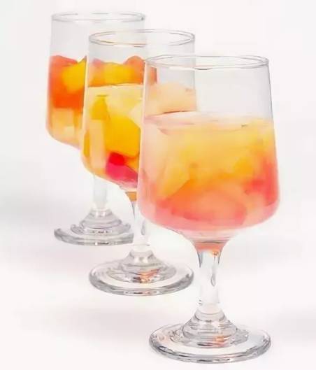 Коктейли с красным и белым вином