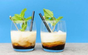 Изготовление коктейля Белый русский