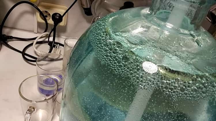 Способы очистки самогона солью и содой