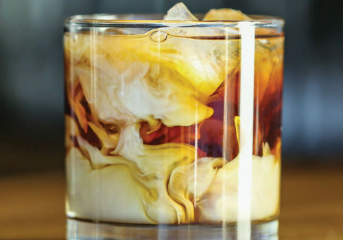 Изготовление коктейля Белый русский