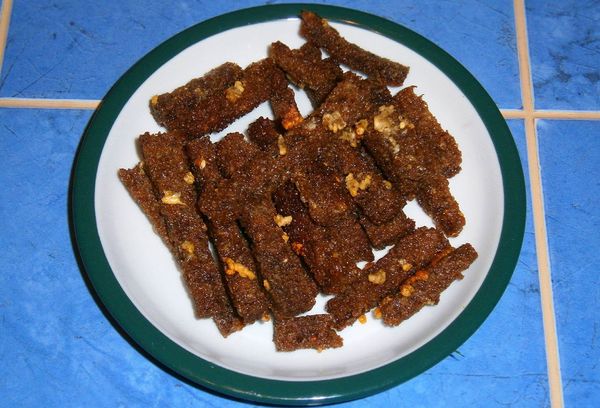 Сухарики с чесноком в духовке