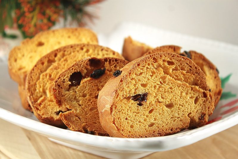 Сухарики с чесноком в духовке