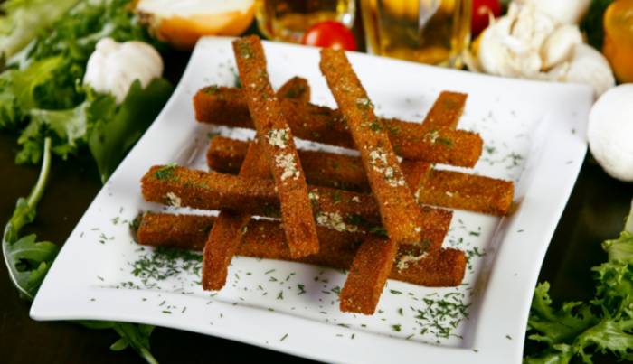 Сухарики с чесноком в духовке