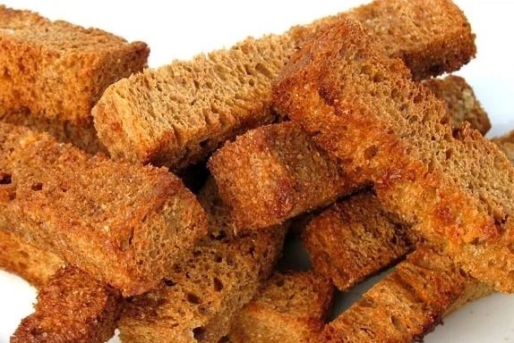 Сухарики с чесноком в духовке