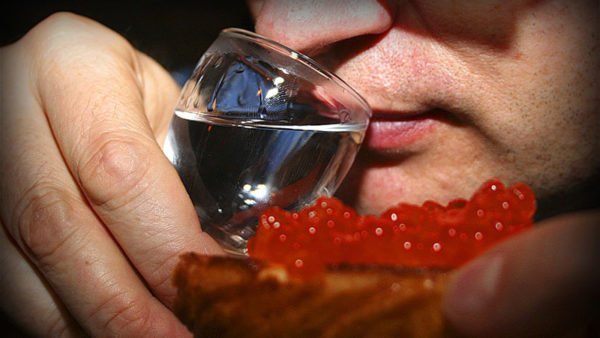 Как употреблять водку правильно