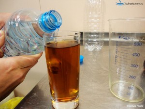 Разбавляем самогон водой