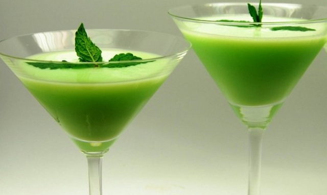 Делаем различные коктейли с ликерами