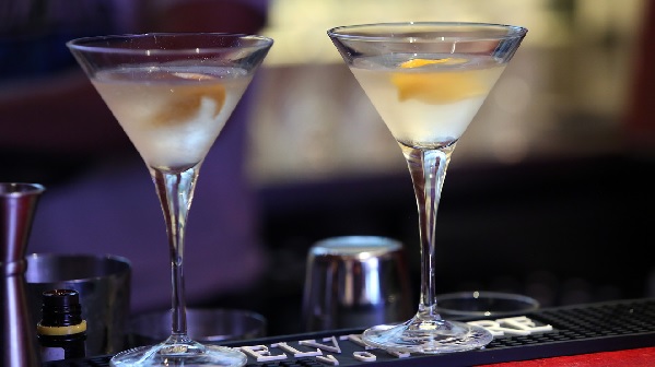 Почему люди пьют спиртное